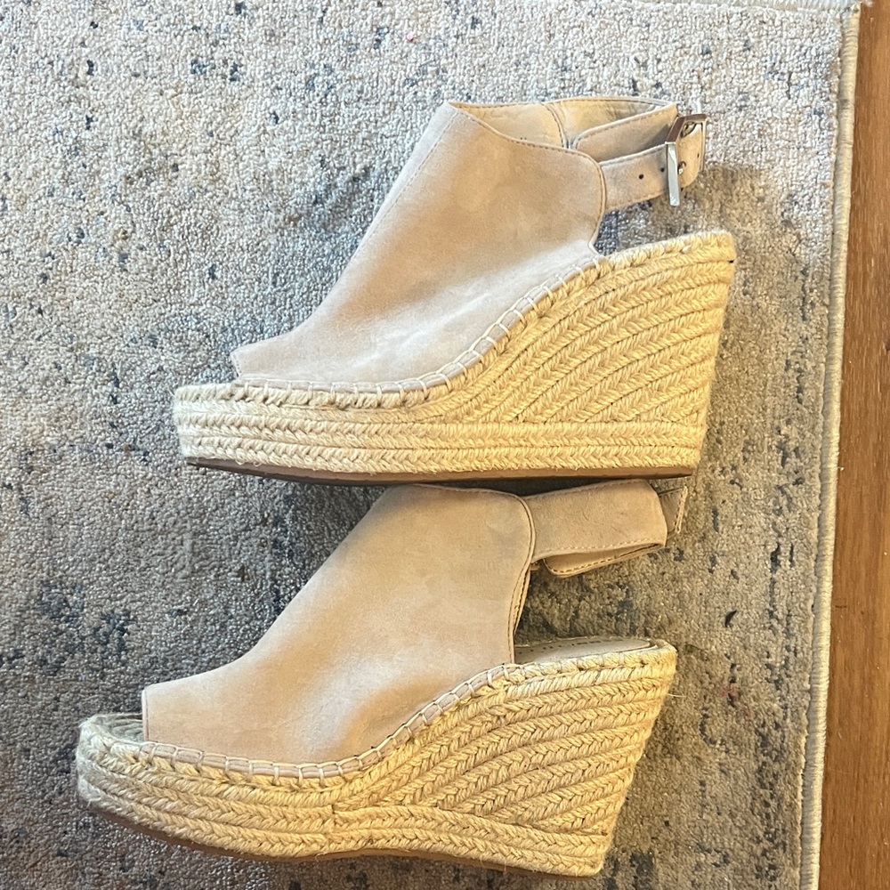 Kenneth Cole Women's Beige Espadrille Wedges